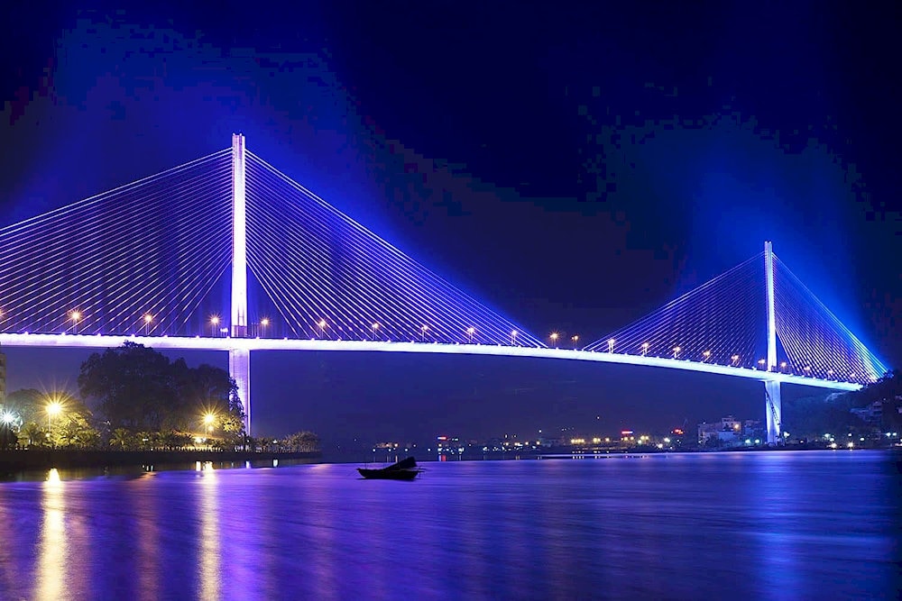 Bai Chay Bridge sparkling at night